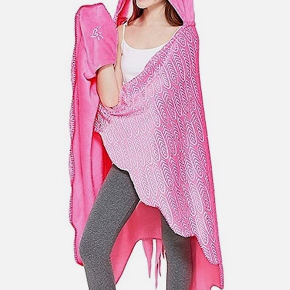 3/$20 😀 BLANKET / WRAP Justice - Picture 3 of 6